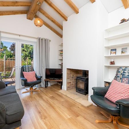 Pass The Keys Spacious Family Home With Parking บาธ ภายนอก รูปภาพ