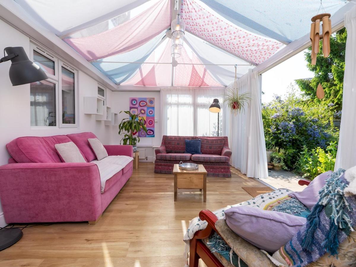 Pass The Keys Spacious Family Home With Parking บาธ ภายนอก รูปภาพ