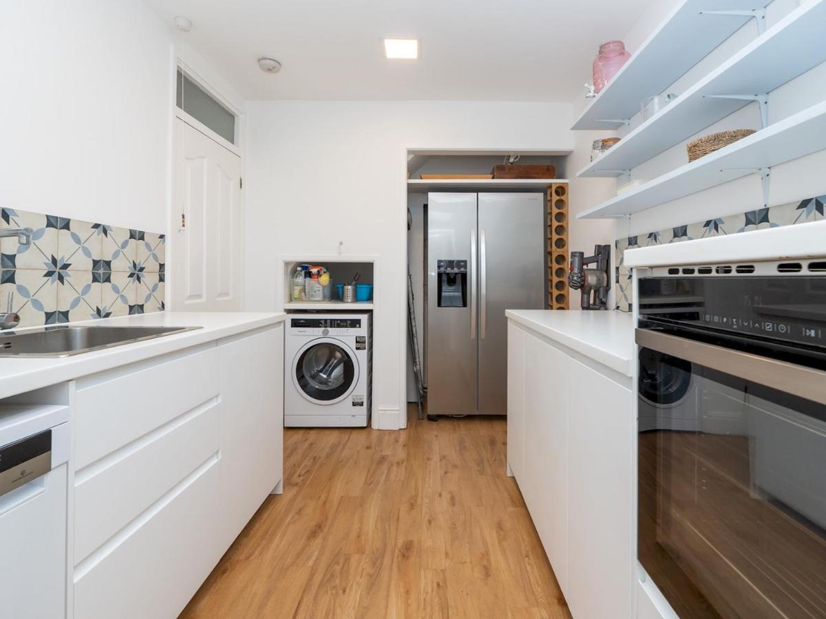 Pass The Keys Spacious Family Home With Parking บาธ ภายนอก รูปภาพ