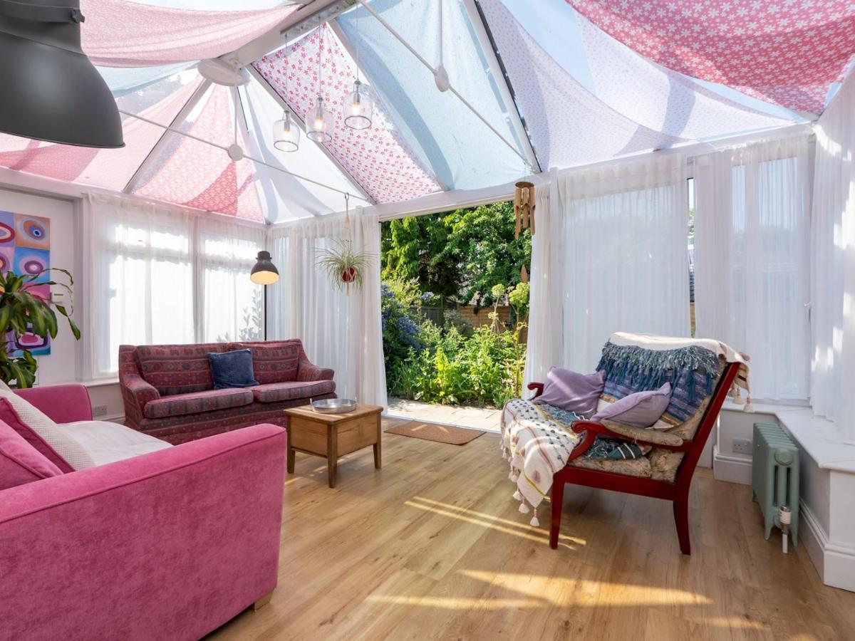 Pass The Keys Spacious Family Home With Parking บาธ ภายนอก รูปภาพ