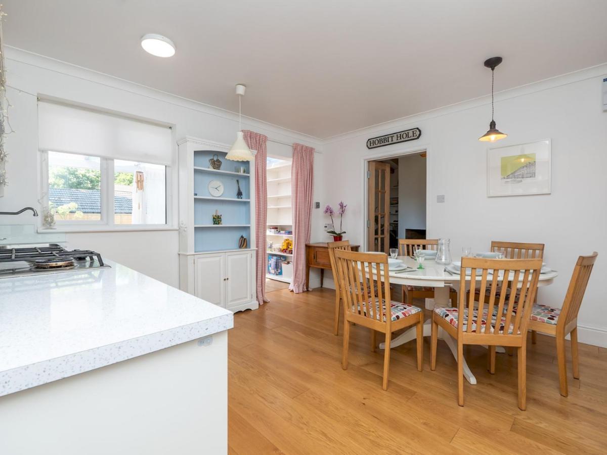 Pass The Keys Spacious Family Home With Parking บาธ ภายนอก รูปภาพ